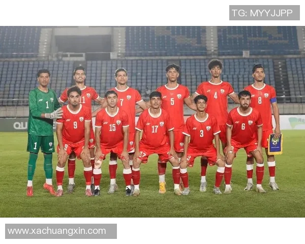 阿富汗足球明星的崛起与挑战：在逆境中追寻梦想的故事