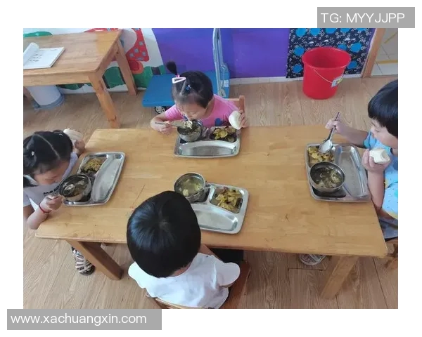 集足球明星卡片游戏，畅享激情对战与策略乐趣，打造你的足球梦队伍